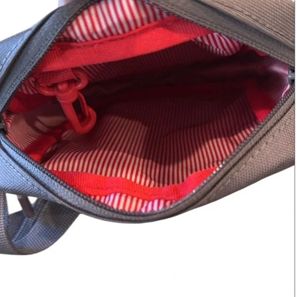 Herschel Supply Company Gray Cruz Mini Messenger Crossbody Bag NWOT - Picture 9 of 12